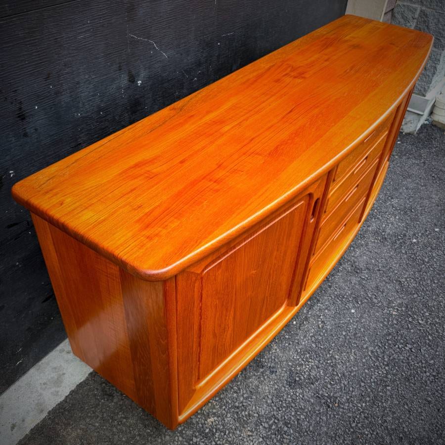 Stunning and rare solid teak danish modern vintage credenza — photograph 6 of 7