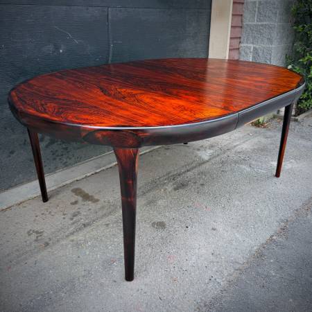 Beautiful danish modern rosewood dining table