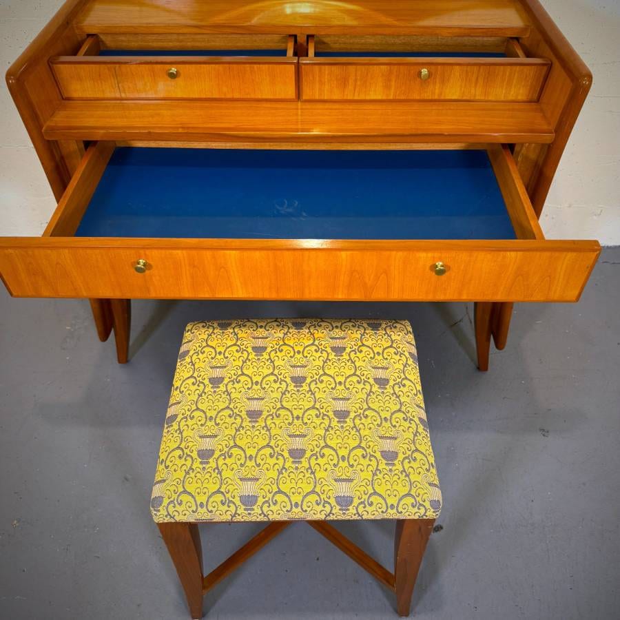 Beautiful mcm vintage teak vanity with mirror — photograph 9 of 9