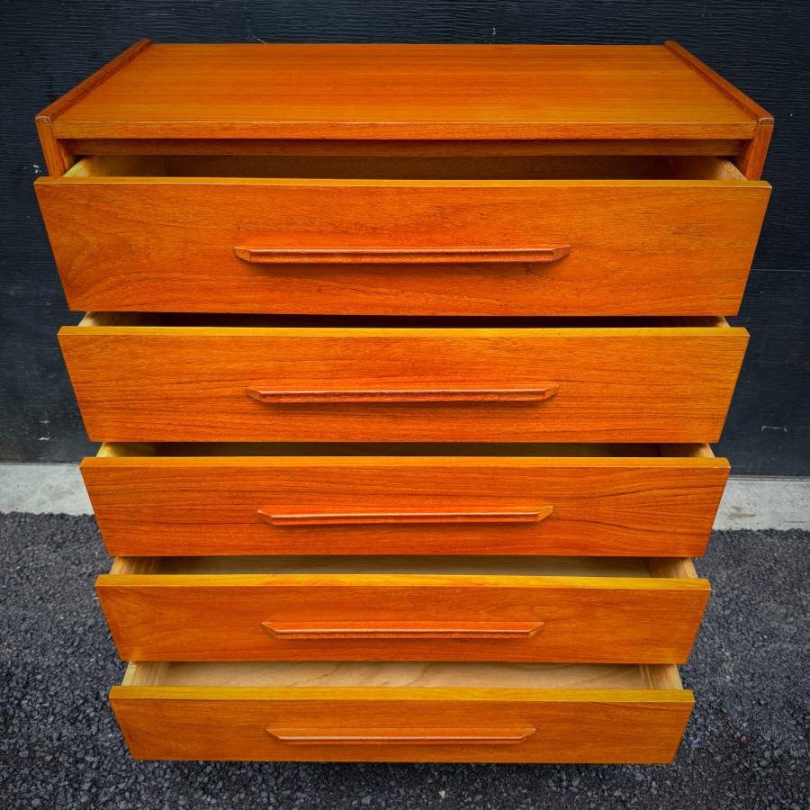 Mid century modern teak tall boy dresser — photograph 5 of 6