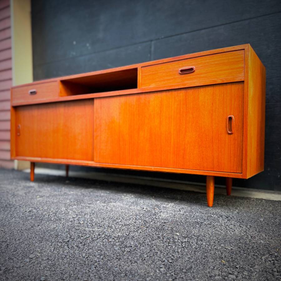Mid century modern teak credenza — photograph 4 of 8