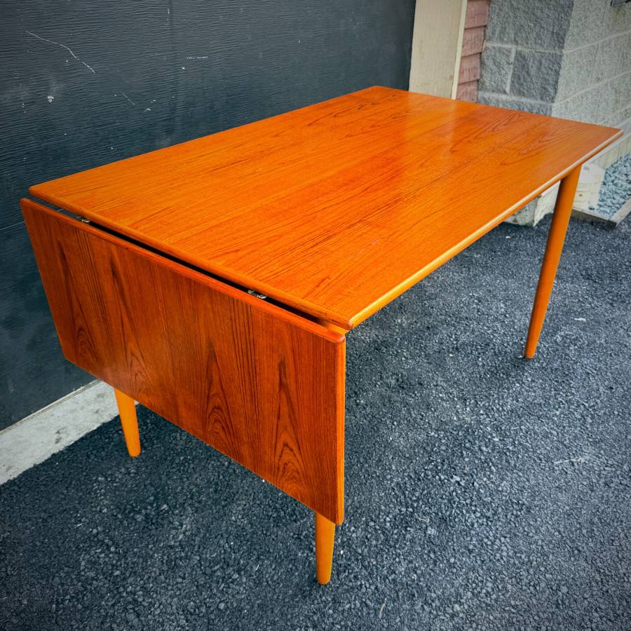 Beautiful danish modern teak dining table with extension — photograph 5 of 7