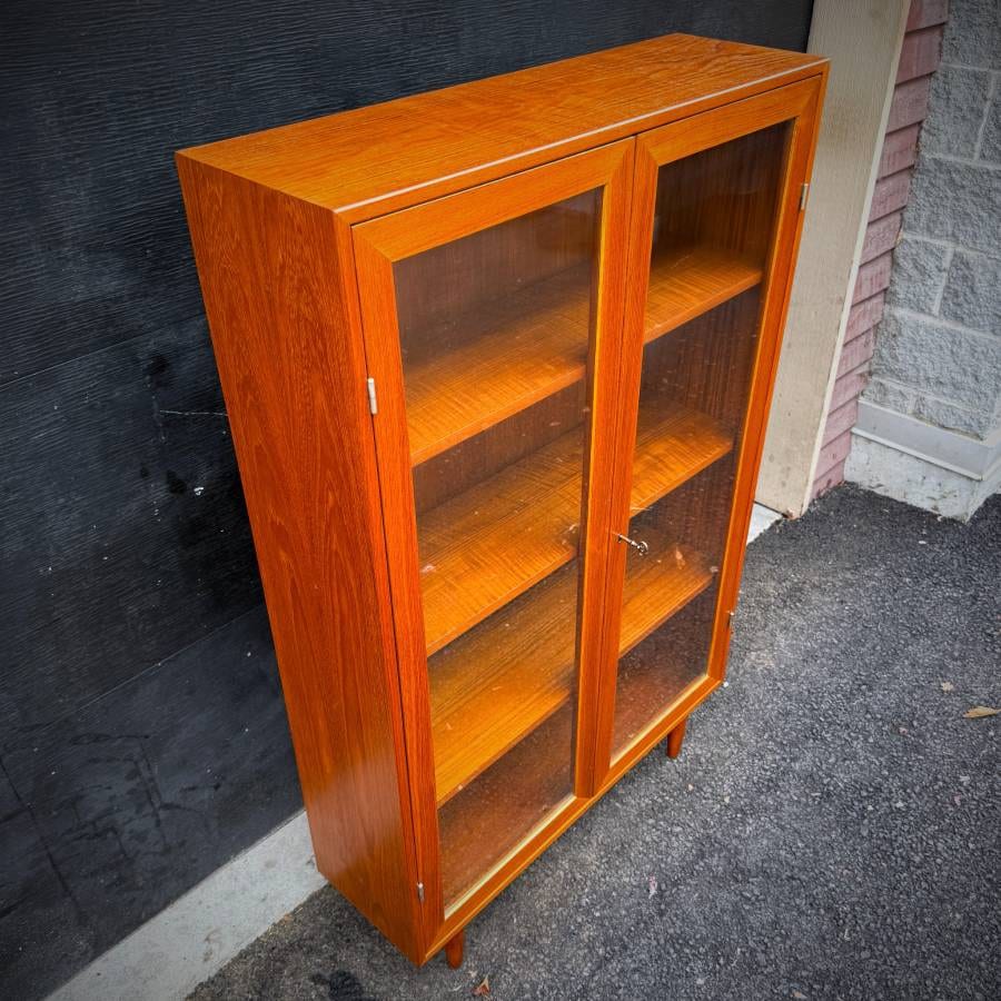 Beautiful danish modern teak and glass cabinet by Drylund — photograph 5 of 6