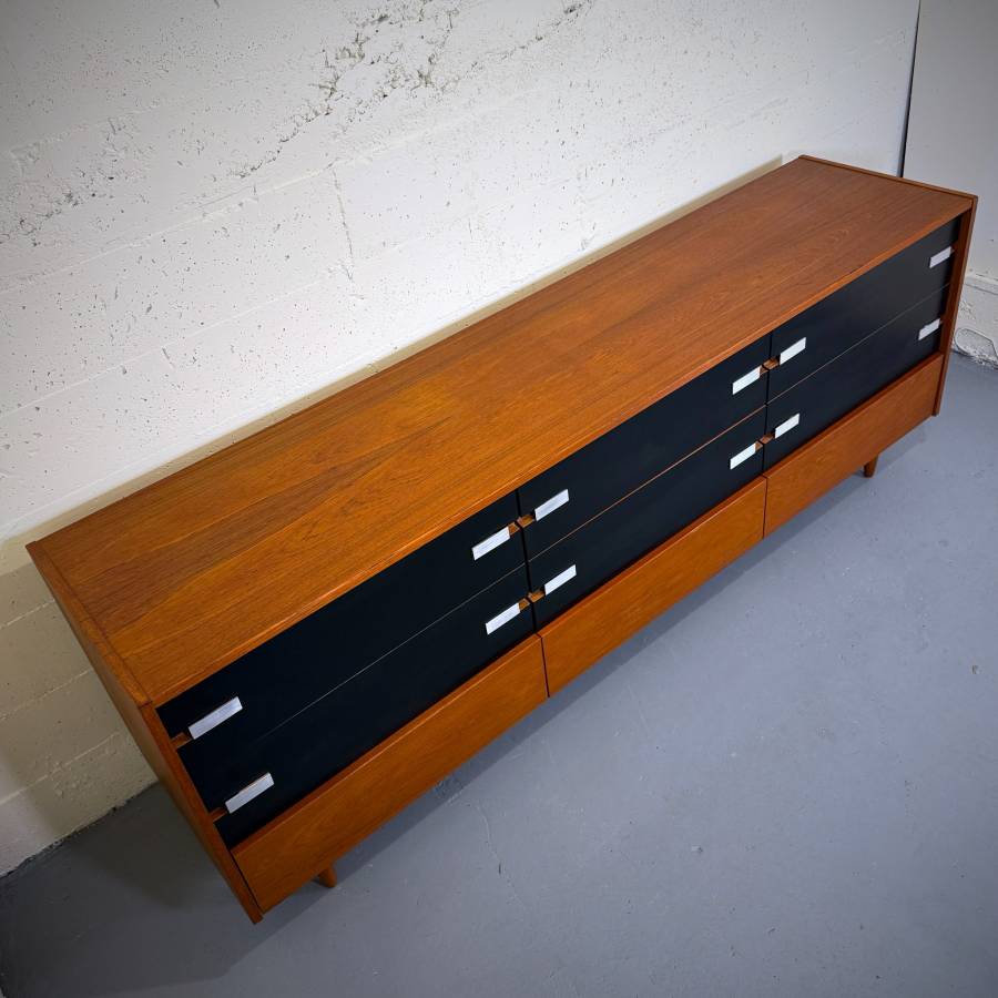 Mid century modern teak 9 drawer dresser — photograph 5 of 6