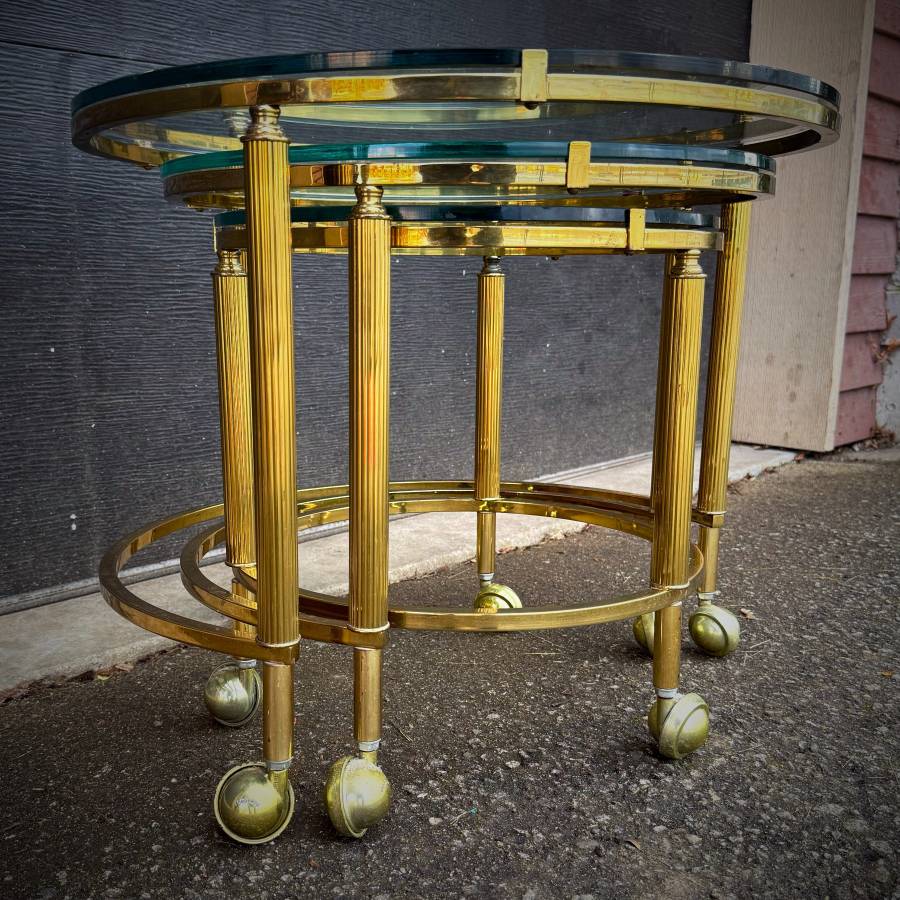 Set of 3 hollywood regency mcm brass and glass nesting tables — photograph 6 of 8