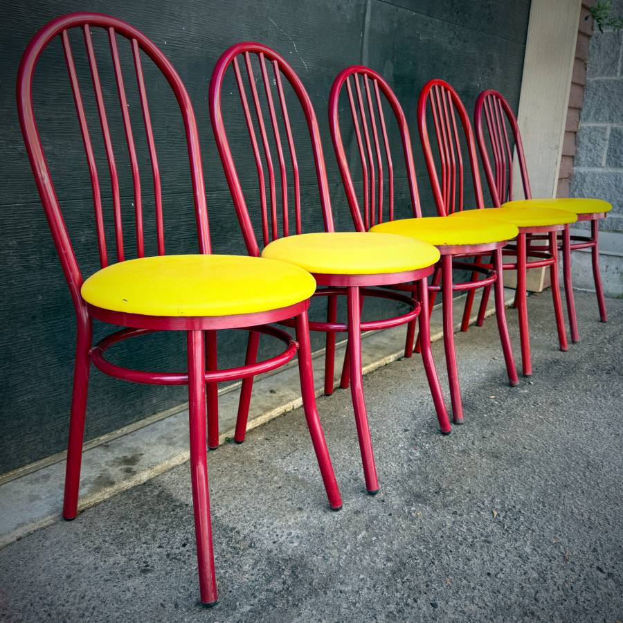 Vintage vibrant mid century modern bistro chairs — photograph 3 of 6