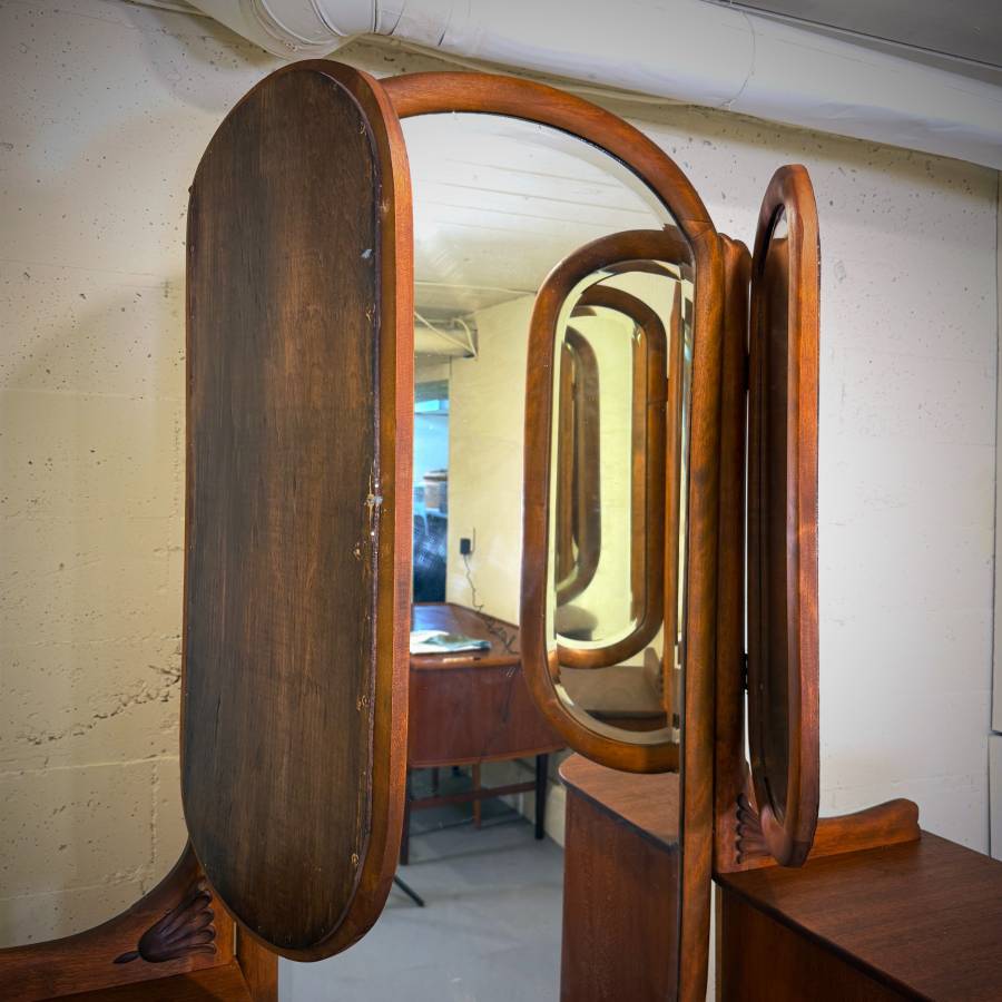 Stunning refinished vintage walnut vanity dresser with mirror — photograph 8 of 9