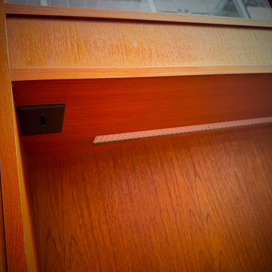 Beautiful slim profile mid century modern teak credenza shelving unit — photograph 8 of 8