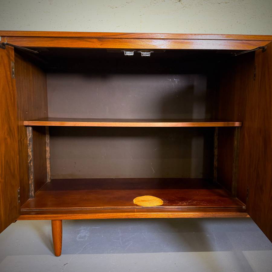 Mid century modern walnut credenza — photograph 8 of 8