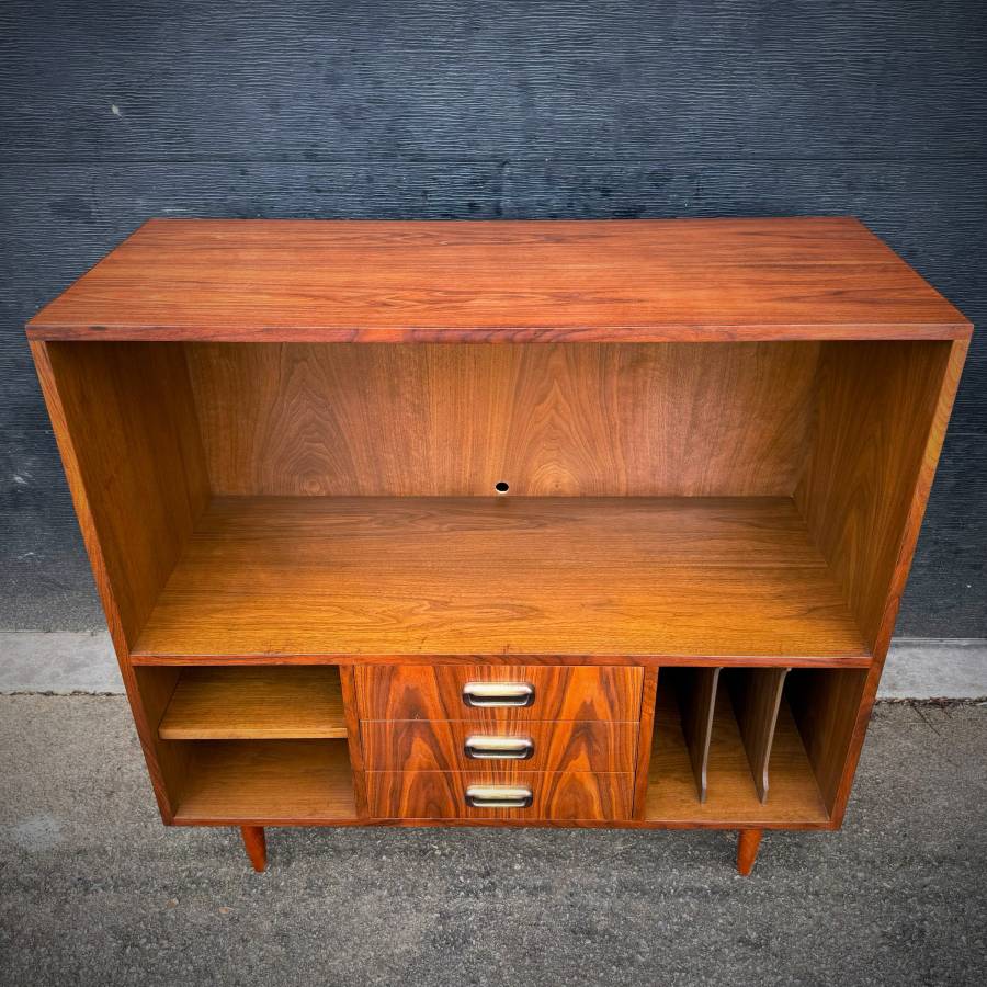 Mid century modern walnut shelving unit — photograph 4 of 5