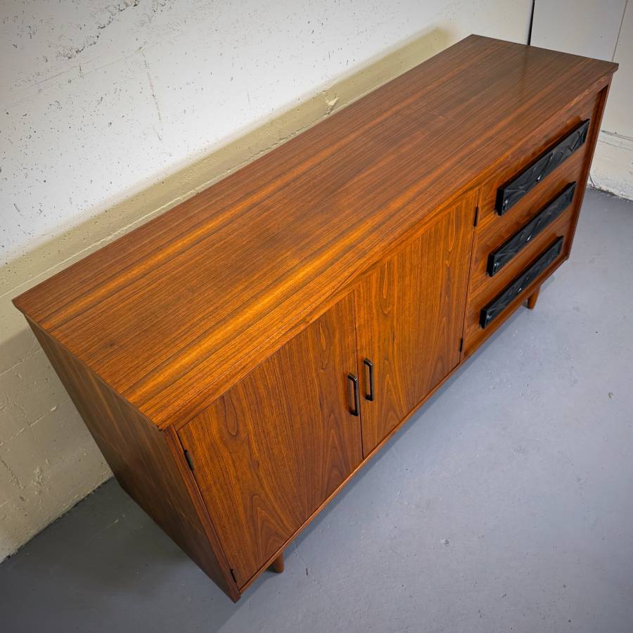 Mid century modern walnut credenza — photograph 5 of 8