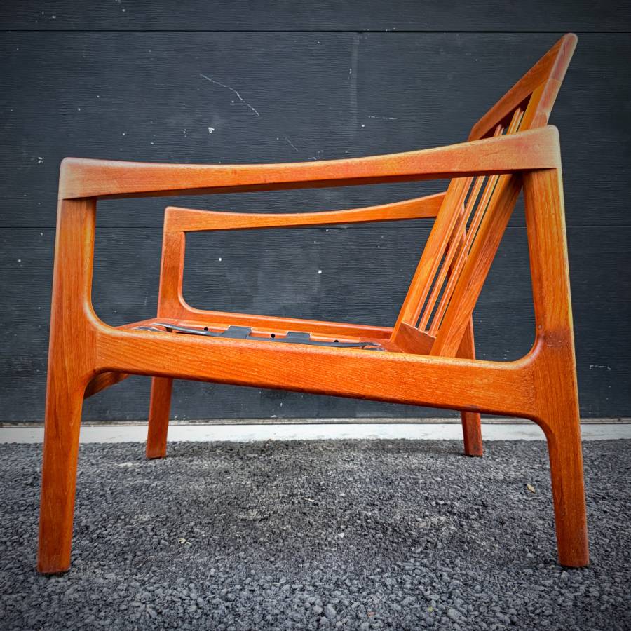 Danish mid century modern teak lounge chair — photograph 7 of 8