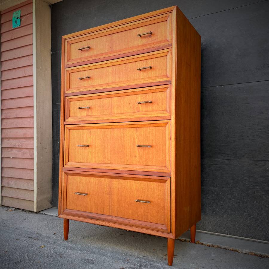 Beautiful extra large mid century modern dresser — photograph 2 of 7