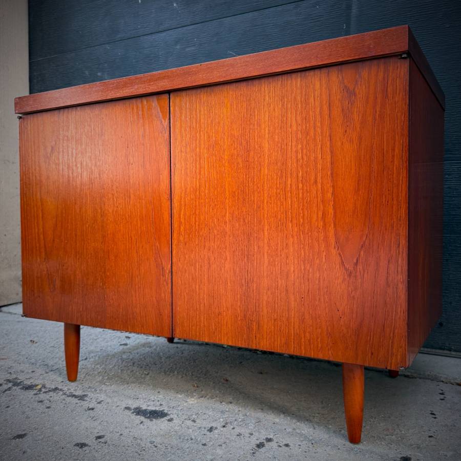 Mid century modern compact teak credenza — photograph 5 of 7