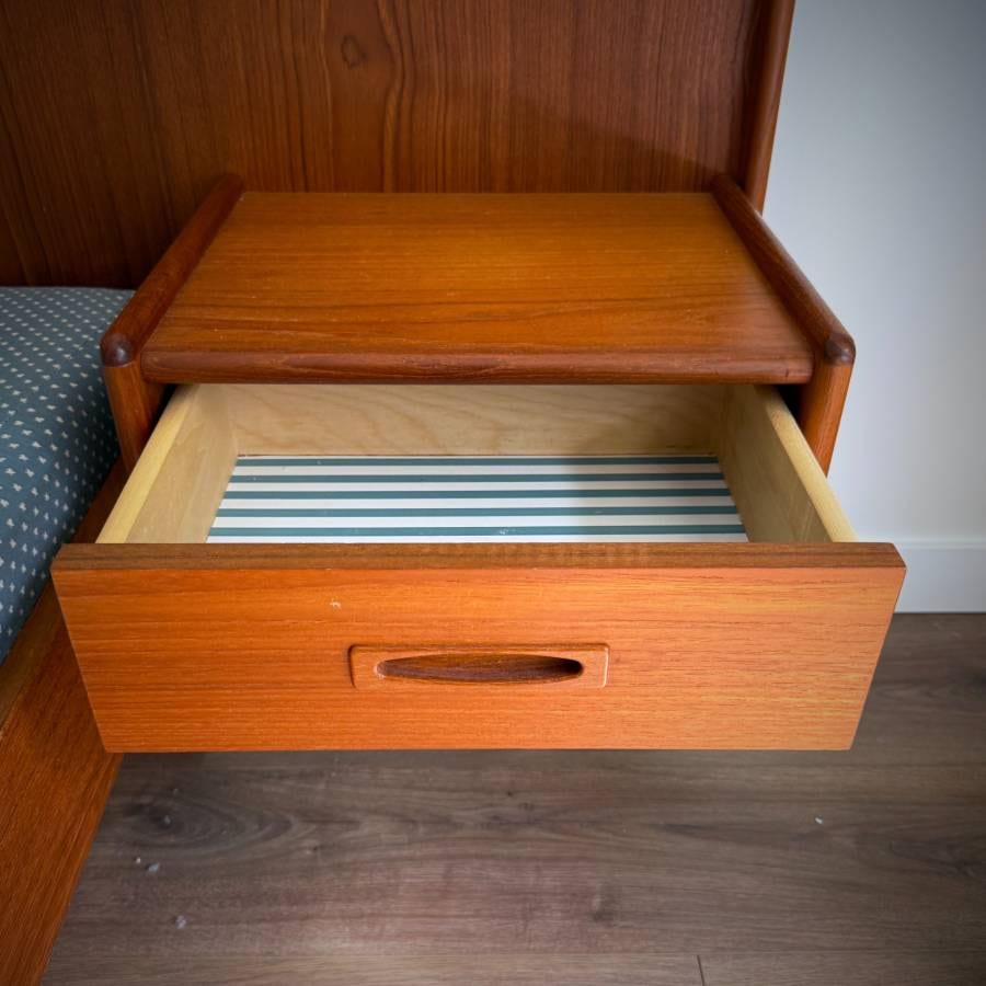 (pending) Rare MCM King teak bedframe with floating nightstands — photograph 7 of 9