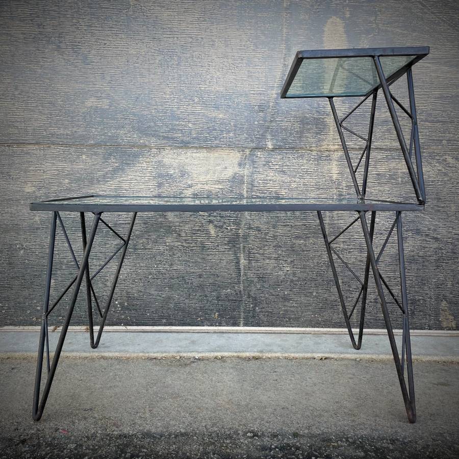 Atomic mid century modern side table — photograph 3 of 4