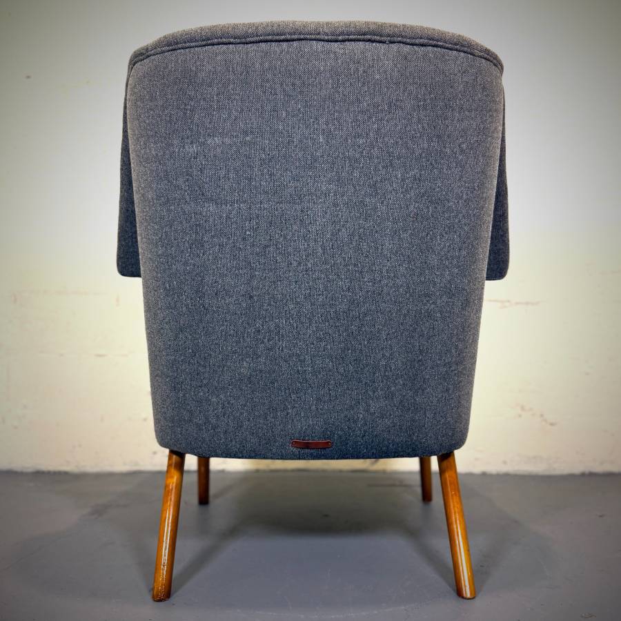 Mid century modern Hans Wegner style sofa chair — photograph 7 of 7