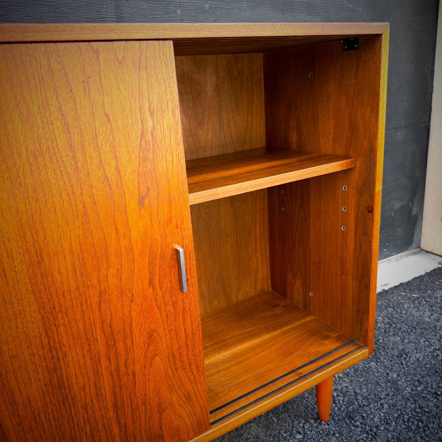 Gorgeous mid century modern walnut credenza — photograph 6 of 6