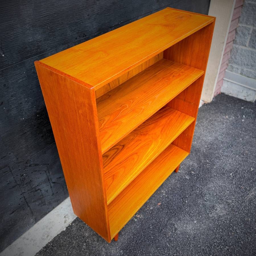 Mid century modern teak shelving unit — photograph 4 of 5
