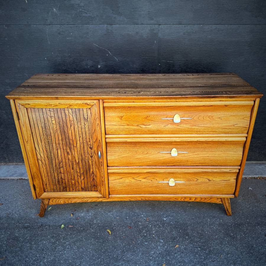 Mid century modern solid pecan credenza — photograph 4 of 8