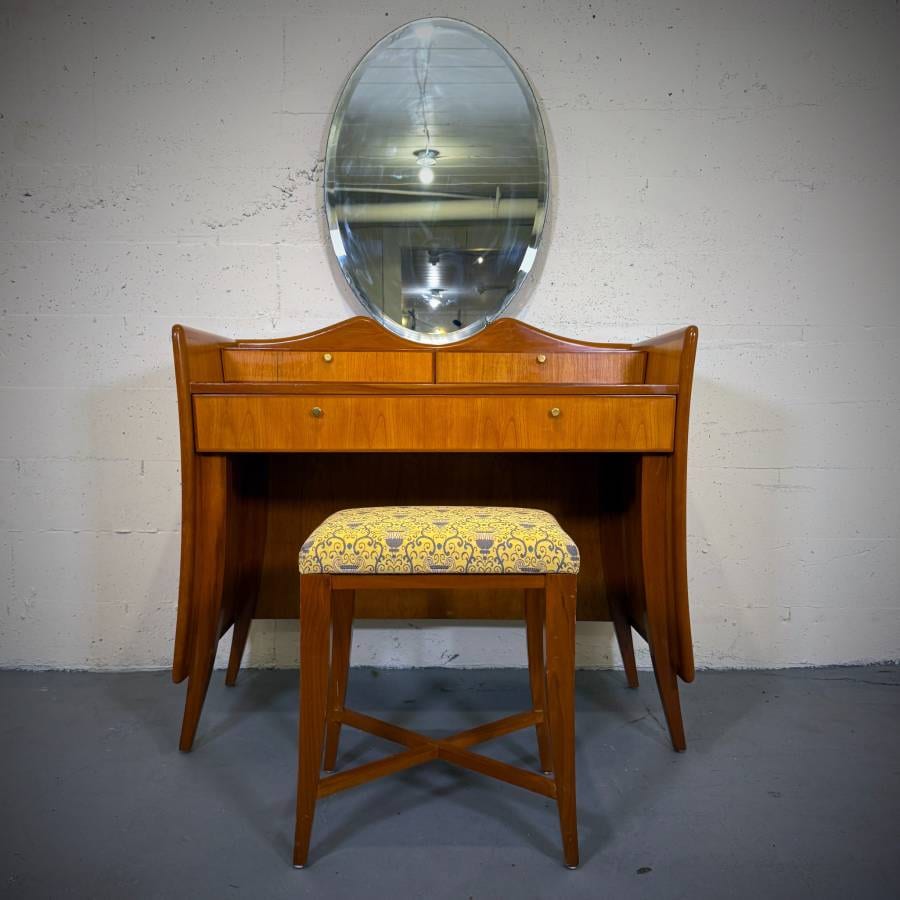 Beautiful mcm vintage teak vanity with mirror — photograph 6 of 9