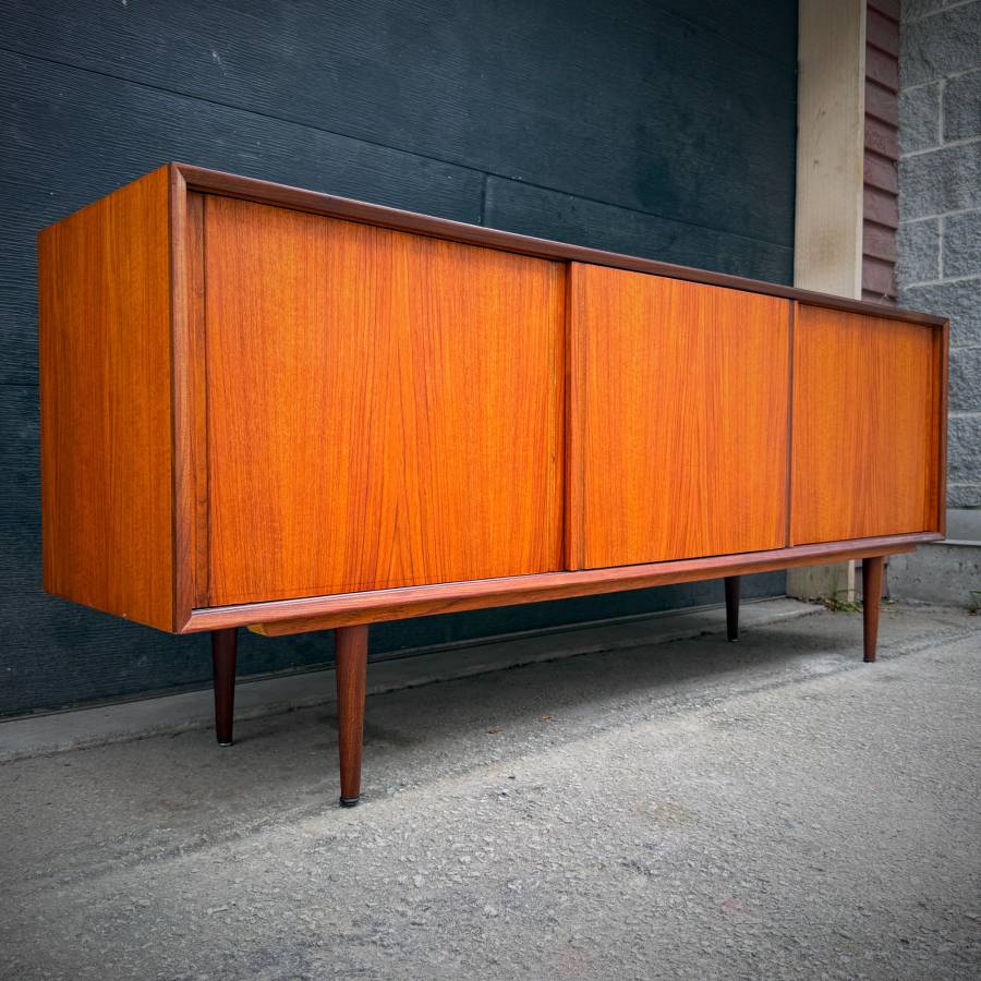Stunning mid century modern teak credenza by RS and Associates — photograph 2 of 9