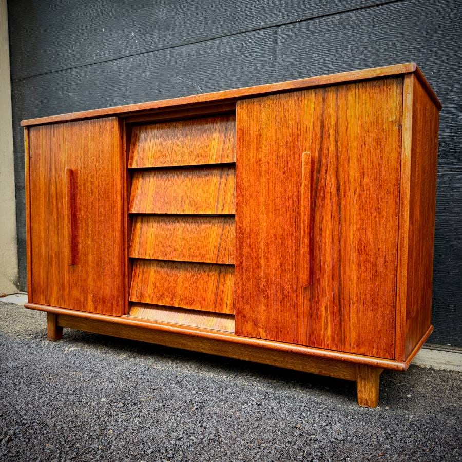 Mid century modern teak mid sized credenza sideboard — photograph 2 of 10