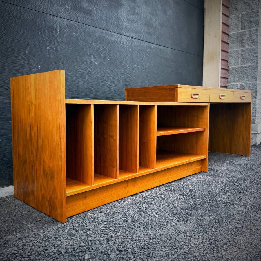 Beautiful danish modern teak extendable stereo cabinet — photograph 8 of 10