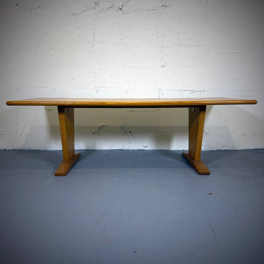 Mid century modern oak pedestal coffee table — photograph 2 of 5