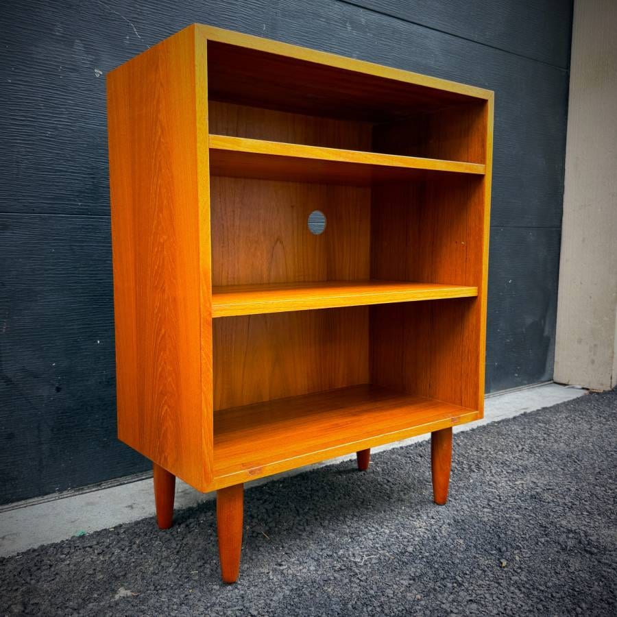 Compact mid century danish modern teak shelf — photograph 3 of 5