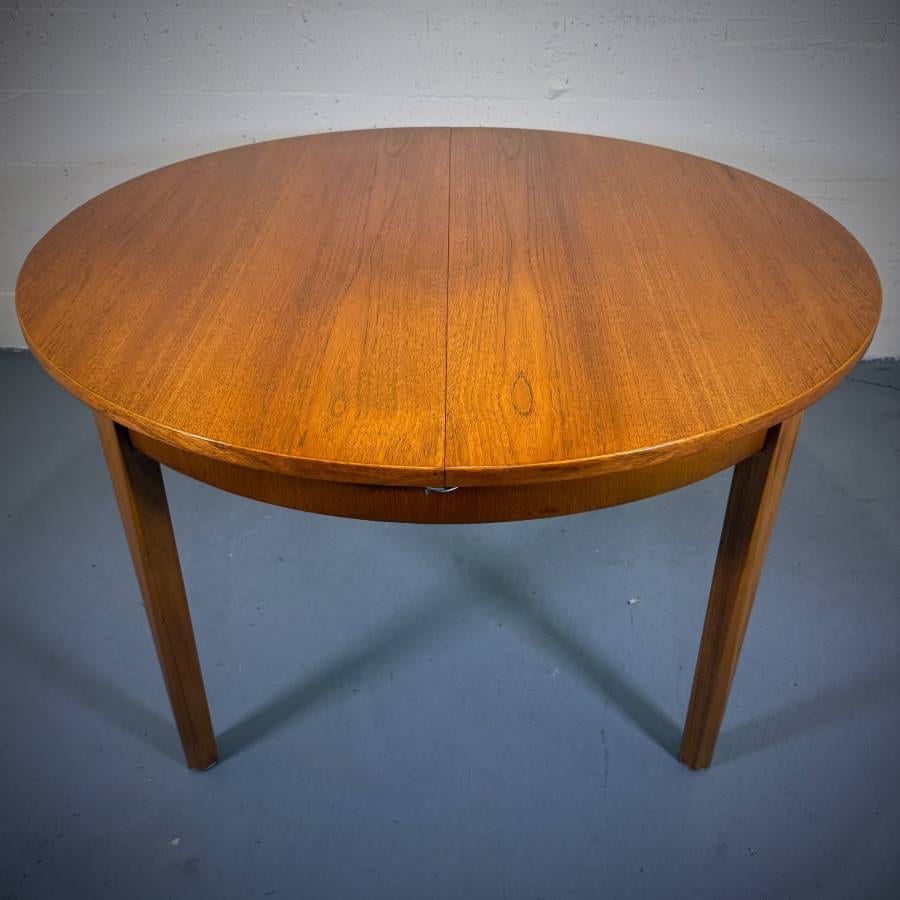 Mid century modern 1960s teak dining table from the UK — photograph 4 of 6