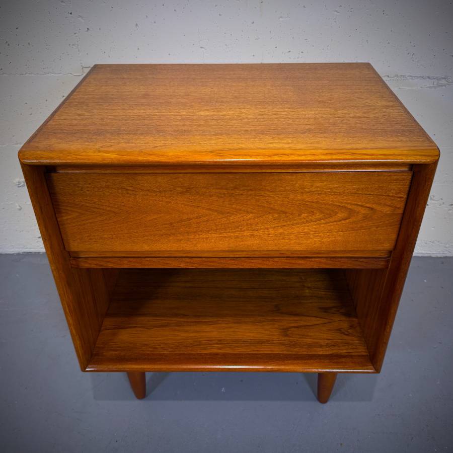 Stunning danish modern teak bedside table — photograph 4 of 6