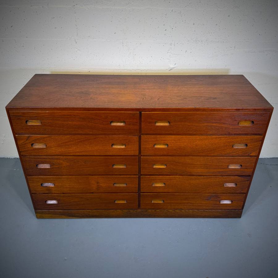 Stunning danish modern rosewood dresser by Borge Mogensen — photograph 4 of 8