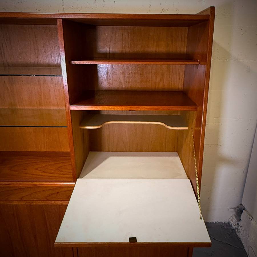 Stunning mid century modern teak hutch credenza — photograph 8 of 10