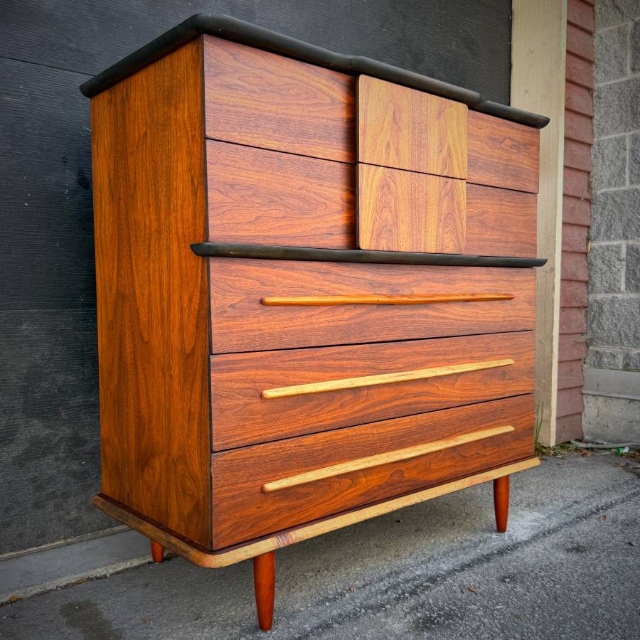 Beautiful refinished mid century modern walnut chest of drawers — photograph 2 of 6