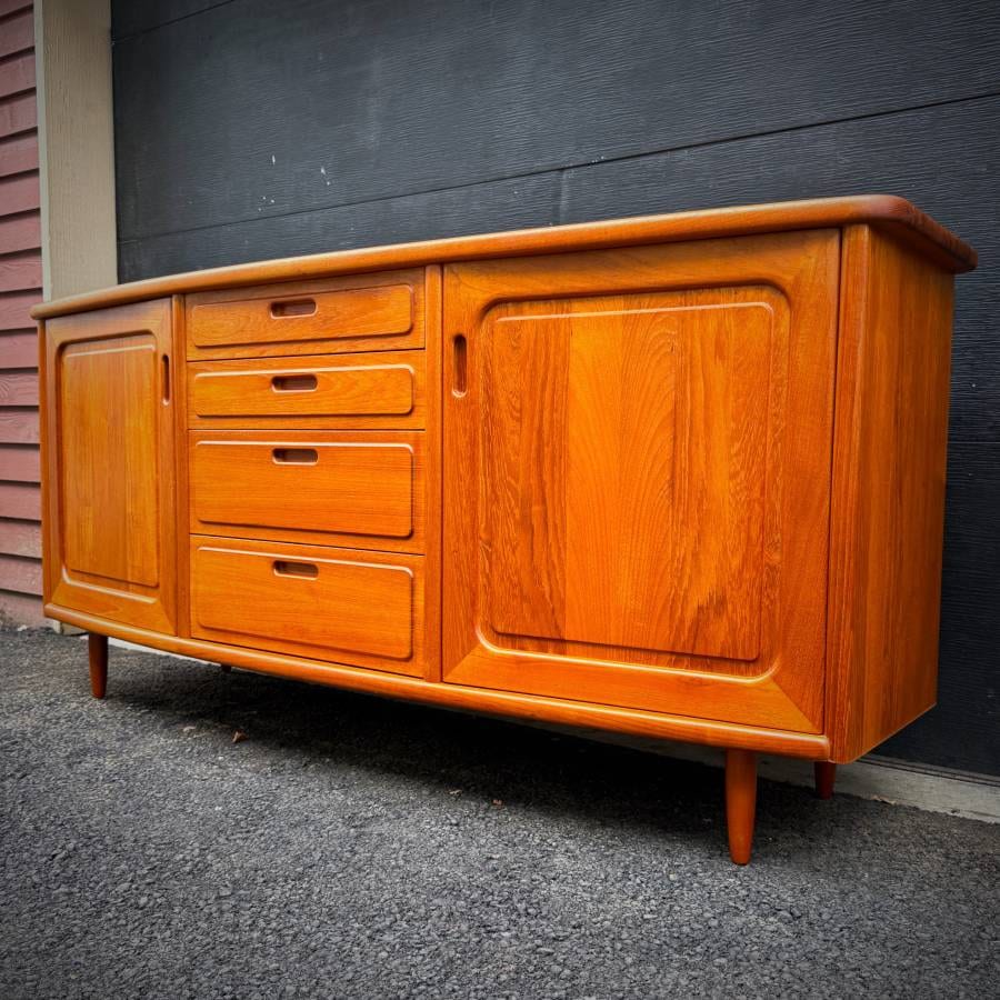 Stunning and rare solid teak danish modern vintage credenza — photograph 3 of 7