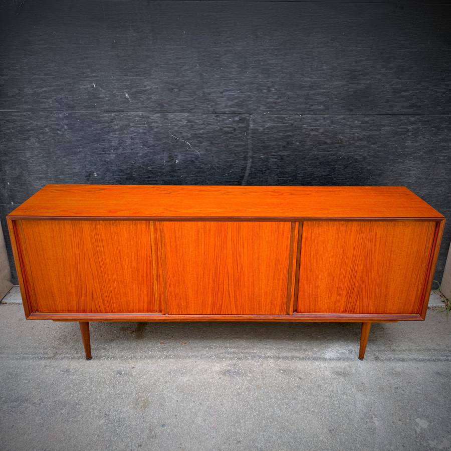 Stunning mid century modern teak credenza by RS and Associates — photograph 4 of 9