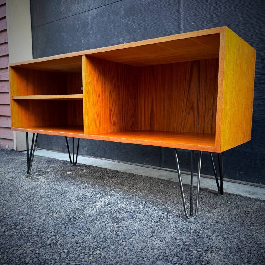 Mid century modern teak media stereo shelf — photograph 2 of 5