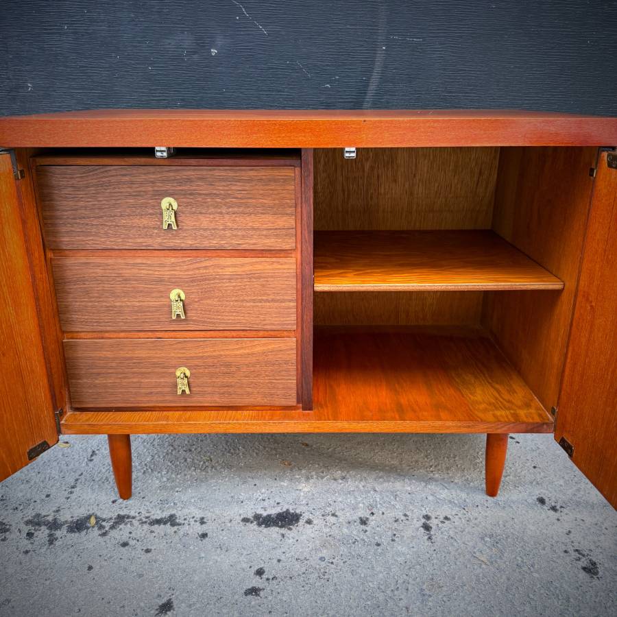 Mid century modern compact teak credenza — photograph 7 of 7