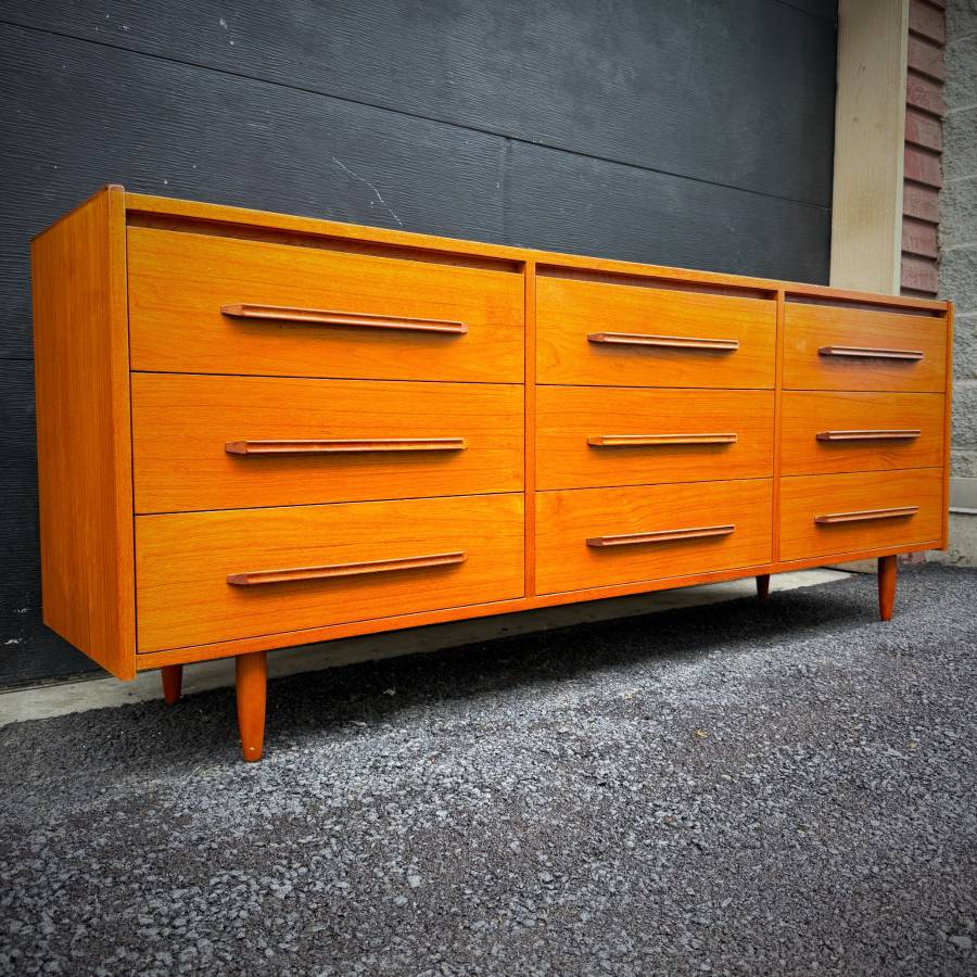 Mid century modern teak 9 drawer dresser — photograph 2 of 6