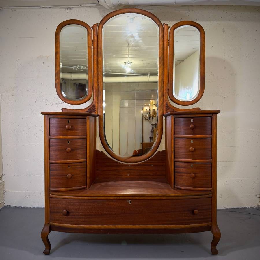 Stunning refinished vintage walnut vanity dresser with mirror — photograph 9 of 9