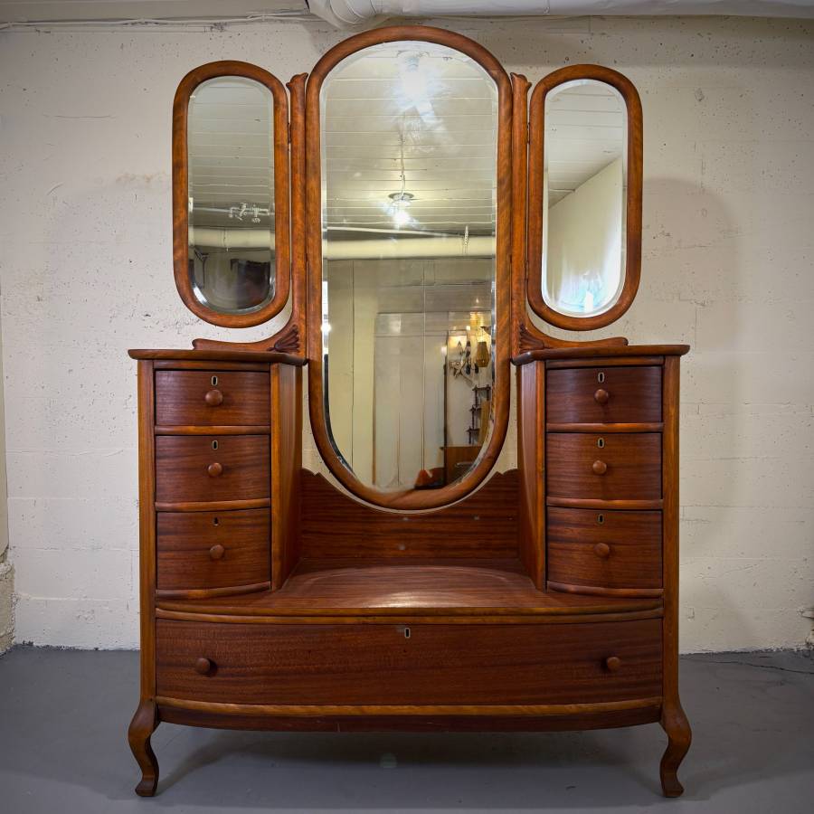 Stunning refinished vintage walnut vanity dresser with mirror — photograph 9 of 9