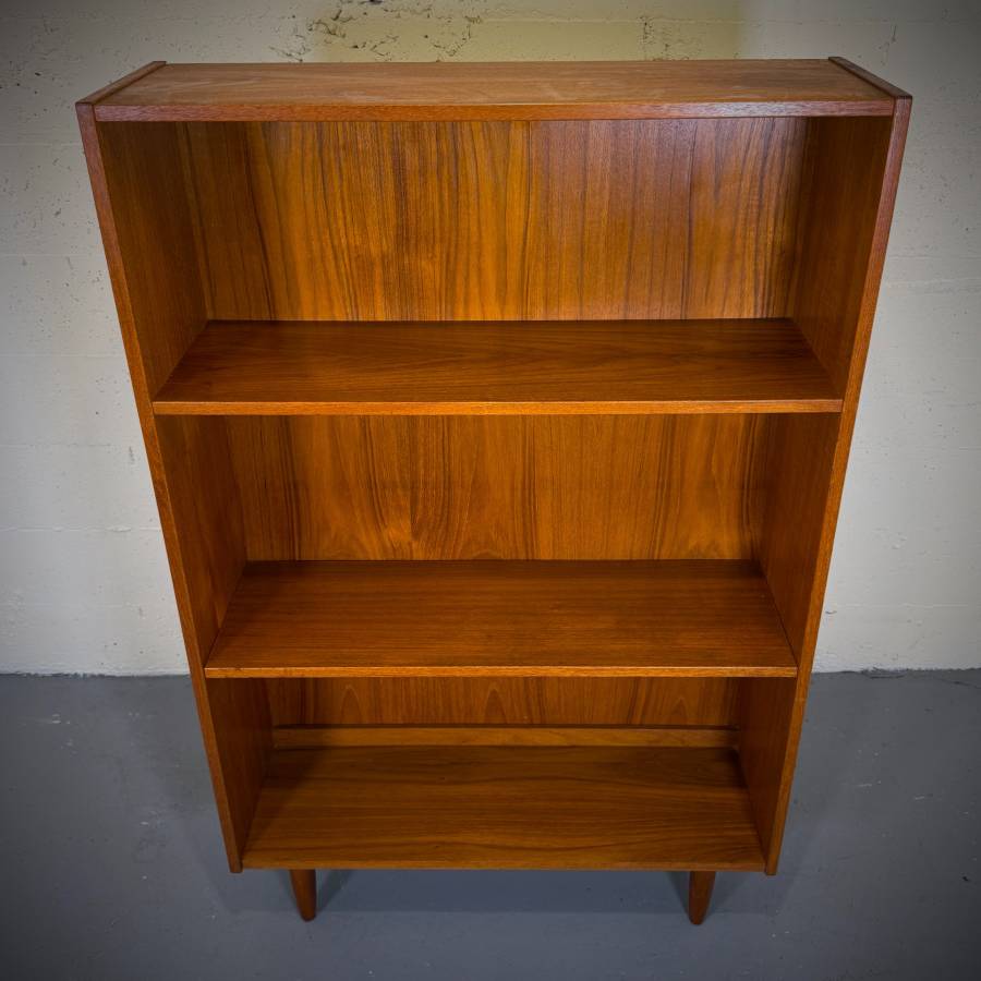 Compact mid century modern teak shelving unit — photograph 4 of 5