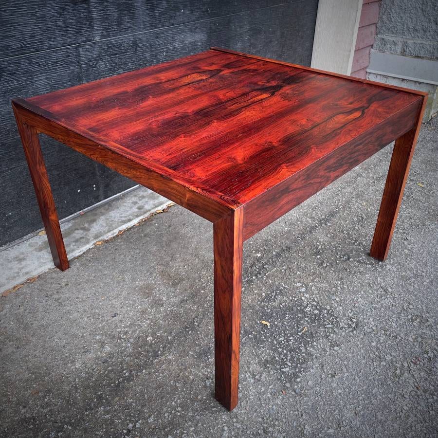Mid century modern rosewood coffee table — photograph 3 of 6