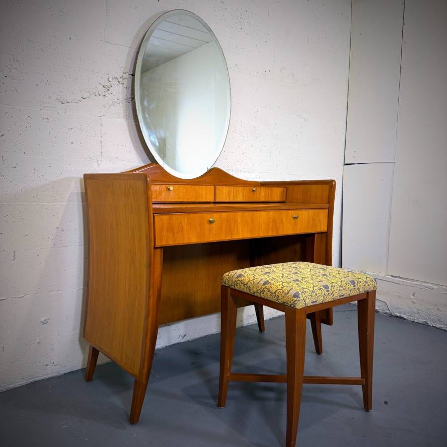 Beautiful mcm vintage teak vanity with mirror — photograph 2 of 9