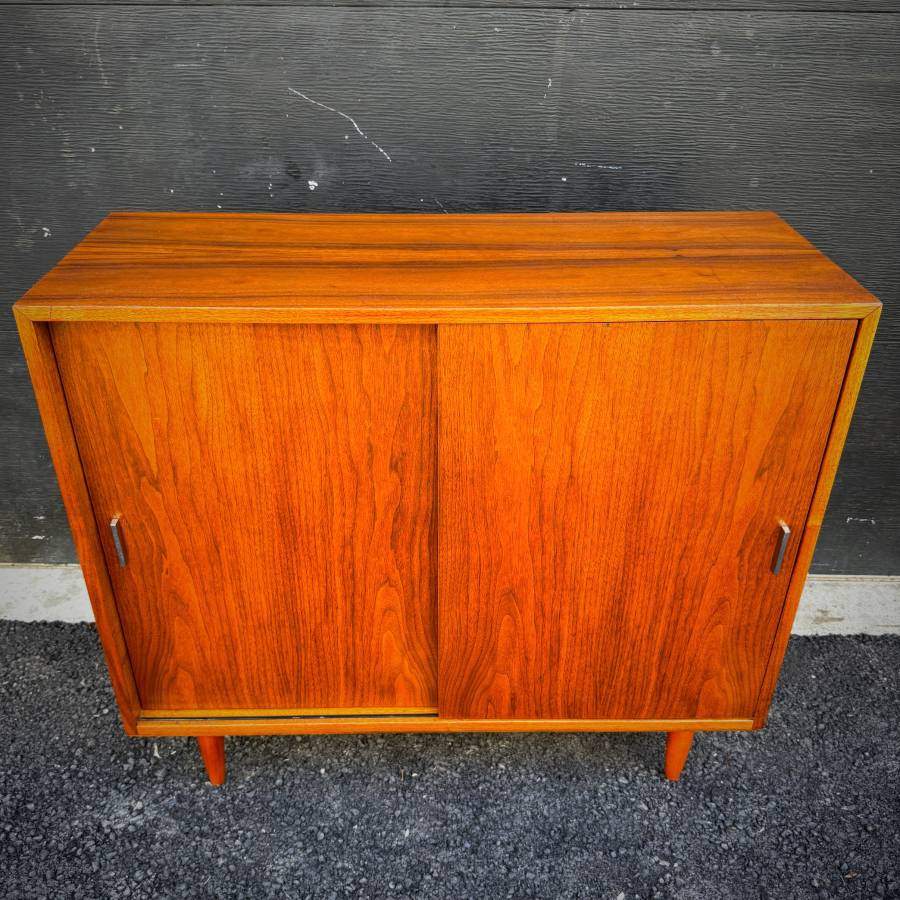 Gorgeous mid century modern walnut credenza — photograph 3 of 6