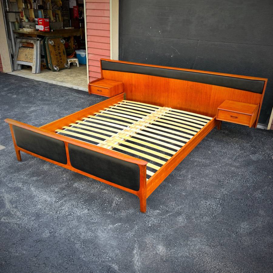 Beautiful danish modern teak and leather queen bed frame — photograph 9 of 9