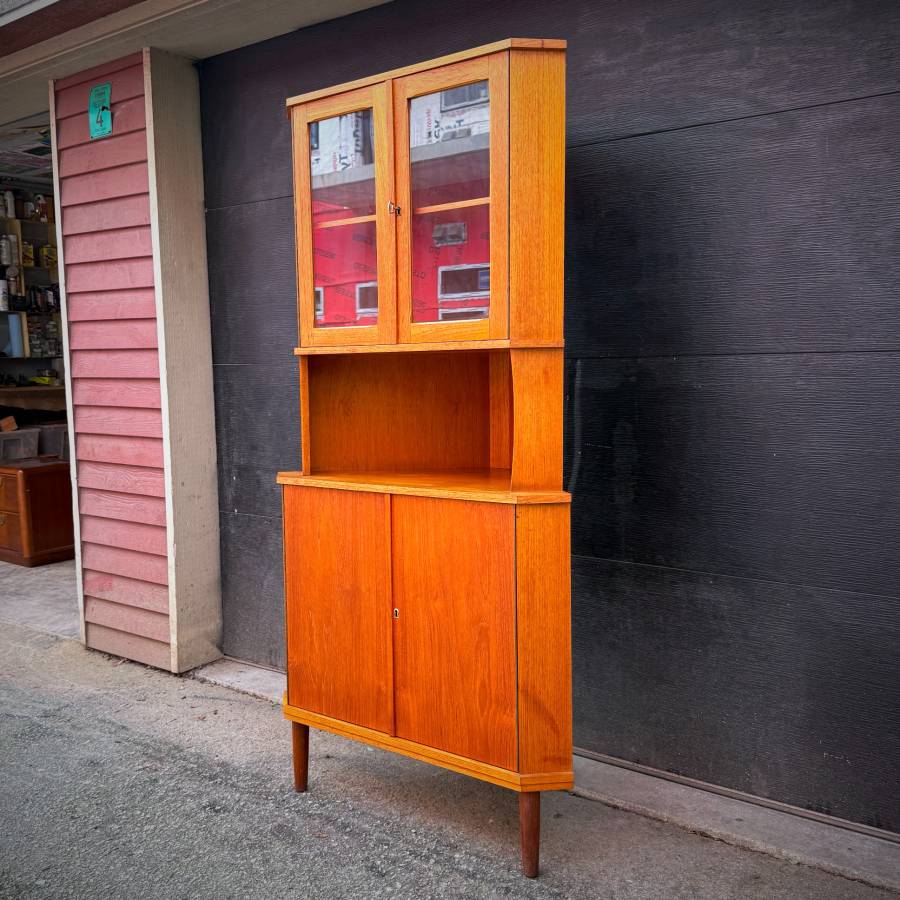 Beautiful mid century modern teak corner bar cabinet — photograph 3 of 7