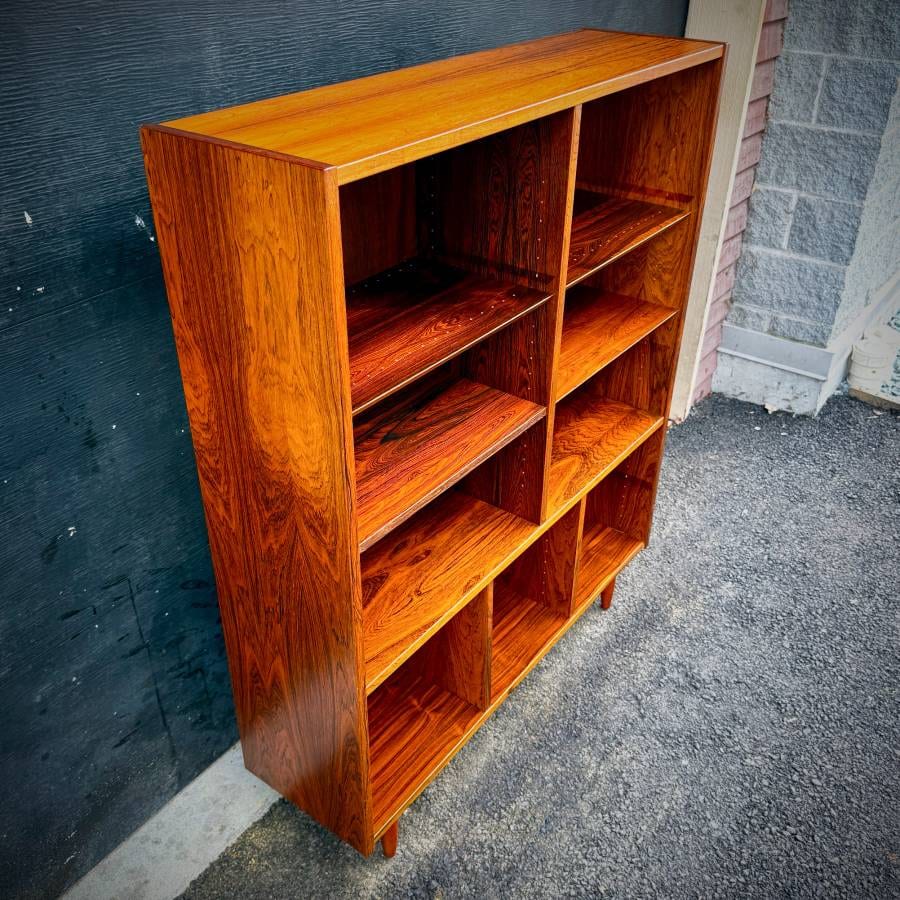 Mid century modern danish rosewood shelving unit — photograph 5 of 5