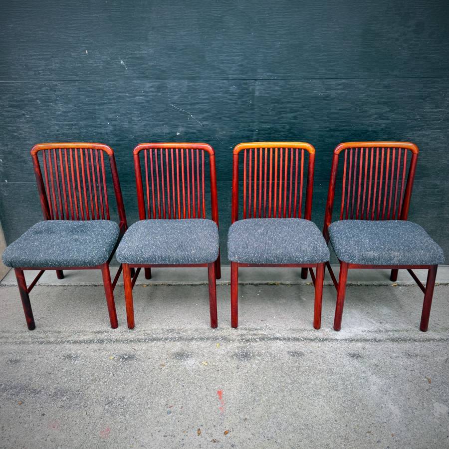 Set of 4 Mid century modern rosewood dining chairs — photograph 3 of 7